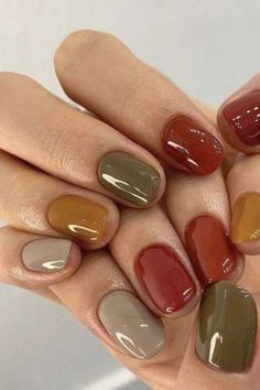 Fall 2023's biggest nail trends include short lengths, bright nail polish colors, and metallic accents, according to nail experts. #nailarts #fallnail #nailideas Nagellack Trends, Fall Nail Trends, Cute Nails For Fall, Autumn Nails, Beauty Nail, Funky Nails, Fall Nail Designs