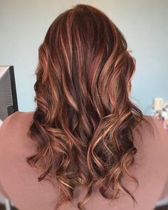 With Honey Highlights Auburn Hair With Highlights, Auburn Balayage, Auburn Highlights, Short Red Hair