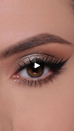 Glam Eye Makeup Tutorial, Glam Eye Makeup, Smokey Eye Easy, Makeup Wallpapers, Classic Makeup, Smokey Eye Makeup Tutorial, Hair And Makeup Tips, Brown Eye, Single Eyeshadow