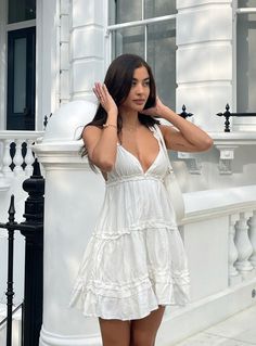 Pretty Dresses Casual Maxi, Short Fit And Flare Dress, Long Flowy Dress Summer, White Mini Dress Casual, White Hippie Dress Short, Flowy Short White Dress, White Short Summer Dress, Long White Summer Dress Aesthetic, Summery White Dress