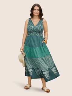 Shop Bandana Patchwork Floral Sleeveless Dress now and redefine your style with confidence at BloomChic. Tailored for mid and plus-size women. This trendy Dress, sizes 10-30. You can never go wrong with BloomChic Dresses. Season:Summer;Color:Emerald;Style:Resort;Neckline:V-neck;Sleeve Type:Sleeveless;Prints:Patchwork floral;Details:Pleated;Pocket:Side seam pocket;Belt:No-belt;Closure Type:Non Ruffle Long Sleeve Dress, Long Sleeve Boho Dress, Floral Sleeveless Dress, Plus Size Fall Outfit, Ditsy Floral Dress, Boho Summer Dresses, Trendy Dress, Loose Fitting Dresses, White Dresses For Women