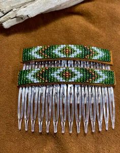 Beaded Barrettes, Beaded Hair Combs, Loom Designs, Native Crafts, Bead Hair Accessories, Bead Loom Designs, Hair Slides, Beaded Hair, Native American Crafts