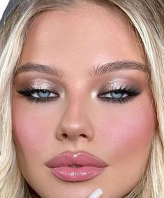 Pink Lip Makeup Look, Glam Makeup Pink, Maquillage On Fleek, Angel Makeup, Going Out Makeup, Formal Makeup, Eye Makeup Pictures, Dope Makeup, Fancy Makeup