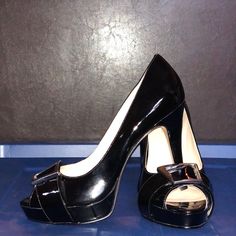 Sleek Black Pumps With Gorgeous Silver Buckle. Never Worn!! Black And Silver Heels, Vintage Pumps, Free Shoes, Pretty Shoes Sneakers, Heel Slippers, Nine West Shoes, Fancy Shoes, Shoe Inspo, Aesthetic Shoes