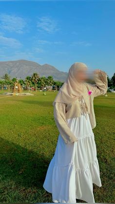 Hijab Cute Outfit, Abaya Poses, Muslim Fashion Dress Simple, Eid Outfit Ideas, Islamic Modest Fashion, Modest Outfits Muslim, Ootd Poses