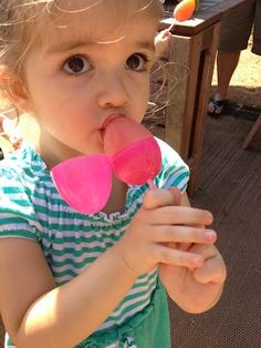 Easter Egg Popsicles. Why didn't I think of this! Fun Easter Snacks, Plant Based Eggs, Fun Easter Treats, Somebunny Loves You, Easter Fun