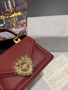 Description D.G Small Devotion Bag In Plain Burgundy For Women 7.5in/19cm DG Rep 1:1 Size: 13 x 19 x 4.5 cm / 5.1 x 7.5 x 1.8 inches (Length x Width x Height) Top handle and detachable shoulder strap Front flap with bejeweled branded heart hand-tooled from a metal alloy with pearl inlay Concealed magnetic fastening and customized heart Interior with flat pocket Item comes with its own special dust bag and packaging Includes box, dust bag. This product is of the best quality. Dg Bag, Louis Vuitton Shirt, Pearl Inlay, Heart Hands, Loafer Mules, Evening Clutch Bag, Tote Backpack, Satchel Bags, Fashion Handbags