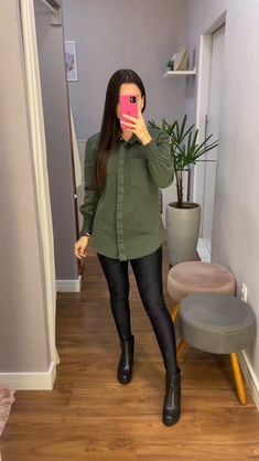 Buissness Clothes Casual Women Summer, Black Leggings For Night Out In Fall, Look Pro Frio, Casual Oufits, Outfit Botas, Casual College Outfits, Causual Outfits, Fashion Mistakes