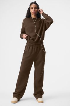 Accolade Crew Neck Pullover - Espresso Brown Sweat Set, Alo Yoga Clothes, Brown Sweatsuit, The Accolade, 2025 Style, Brown Pants Outfit, Sweats Set, Matching Sweat Set, Oner Active