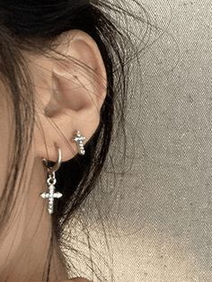 Boucle d'Oreille Décor Croix Strass-Earrings-MAUV STUDIO-STREETWEAR-Y2K-CLOTHING Emo Earings Piercings, Cross Ear Piercings, Hoop Cross Earrings, Earring Inspo Silver Grunge, Grunge Hoop Earrings, Ear Piercings Silver Grunge, Ear Piercing Ideas Silver Grunge, Cross Earings Piercings, Cross Hoop Earrings