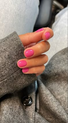 Summer Nail Colour 2023, Hot Pink Gel Manicure, Short Clean Nails Spring, Short Nail Colors Summer, Short Round Nails Ideas Summer, Cool Tone Pink Nails, Short Round Spring Nails, Super Short Round Nails, Short Nails Colour