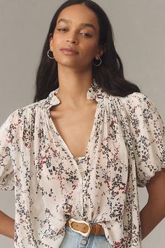 Meet Estela, a delicate, endlessly layerable style that works as the star of your outfit or as a peek of personality beneath your blazer. Feminine, sheer, and available in a range of sizes, this is a blouse everybody needs. | The Estela Sheer Printed Blouse: Short-Sleeve Edition by Anthropologie, Women's, Size: 2XS, Viscose Unique Women Tops, Wardrobe Makeover, Feminine Blouses, Pretty Shorts, Blouse Short Sleeve, Sheer Fabric, 50 Fashion, Summer Tops, Floral Printed