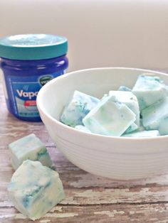 Try this easy recipe for homemade vapor rub shower cubes. This DIY remedy is perfect for clearing up nasal congestion and cold symptoms. Vapor Rub Shower Cubes, Diy Vicks, Shower Cubes, Homemade Vapor Rub, Vicks Vapor, Sick Remedies, Vapor Rub, Diy Kosmetik, Bathroom Diy