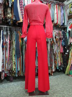 "Stunning oroginal 70s red flared pants/trousers/Deadstock/The hem is to be sewn depending on desired fit. Mint conditions. They fit medium size, about 8 US Check the rise in order to detrmine the waistline Measurements: Waist 27.5\" hips 38.58\" rise 10.23\" inseam 34.6\" bottom width 11.8\" X 2 Bellissimi pantaloni rossi a zampa di elefante anni 70. Fondo di magazzino. Orlo ancora da fare su misura. Gabardina. Ottime condizioni. Vestono circa una taglia 44 Misure: Vita 70 cm fianchi 98 cm cava Cheap Red Straight Leg Bottoms, Retro Red Party Bottoms, Vintage Red Bottoms For Party, Retro Wide Leg Party Pants, Retro Wide Leg Pants For Party, Vintage Full Length Pants For Party, Vintage Full Length Party Pants, Vintage Flare Pants For Party, Vintage Full-length Party Pants