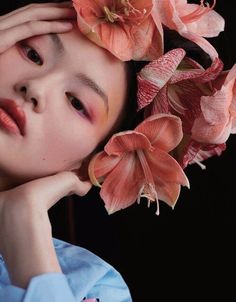 Vogue Street Style, He Cong, Mother Outfit, Elle Us, Flowers In Her Hair, Vogue China, Doutzen Kroes, Ootd Ideas, Img Models