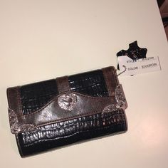 Brand New Leather Wallet In Perfect Condition!!! Great Storage Room Storage Room, Leather Wallet, Wallets, Bag Lady, Conditioner, Wallet, Brand New, Leather, Women Shopping