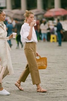 Parisian Outfit, Outfits Primavera, Outfit Elegantes, Casual Weekend Outfit, Robes Vintage, Weekend Dresses, Dresses Aesthetic, Beige Outfit