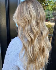 Highlights In Natural Blonde Hair, Highlights For Golden Blonde Hair, Highlighted Dirty Blonde Hair, Highlight Dirty Blonde Hair, Blond Bolyoge, Light Highlights On Blonde Hair, Highlights On Blonde Hair Natural, Emilie Kiser Hair, Warm Summer Blonde Hair