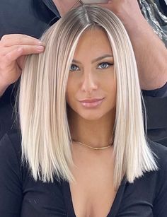 Long Bob Hairstyles Platinum Blonde, Platinový Blond, Blonde Hair With Roots, Icy Blonde Hair, Cool Blonde Hair, Fall Blonde, Blonde Hair Shades, Blonde Hair Looks