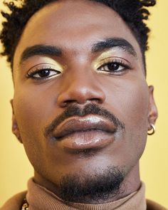 Mens Eyeshadow Looks, Subtle Male Makeup, Mens Eyeshadow, Black Man Makeup, Black Men Makeup, Men Eyeshadow, Male Eyeshadow, Soft Boy Makeup, Gold Eye Looks