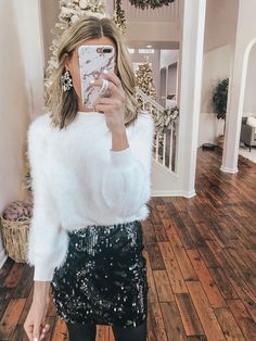 Lifestyle Blogger & Youtuber Lee Anne Benjamin shares her 2018 New Years Eve 2018 outfit ideas & shares an outfit try on with some of her favorite retailers Simple Christmas Outfits, Christmas Outfits Dressy, Christmas Outfit Inspiration, Outfit Holiday, Holiday Outfits Christmas, Outfit 2020, Outfits New Year, Outfits Dressy