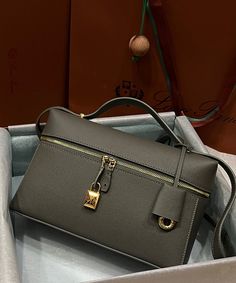 Size: 27cm*16cm*10cm It comes with Dust box, Care manual, Tag, and Paper bag. Loro Piana Bag, Cheap Brands, Qatar Doha, Hot Bags, Dubai Mall, Jeddah, Loro Piana, Fashion Sale, Shopping Tote