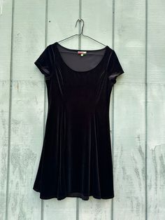 Cute black velvet dress! In excellent condition, made in USA. Velvet 90s Dress, Fitted Gothic Velvet Mini Dress, Black V-neck Velvet Dress, 90s Velvet Dress Grunge, Black Velvet Gothic Mini Dress, Sheepskin Coat, Black Velvet Dress, Velvet Dress, Grunge Fashion