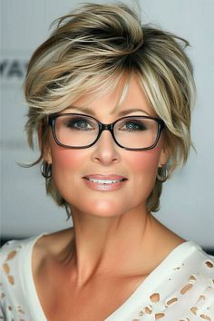 Hairstyles With Glasses, Choppy Hair, Messy Short Hair, Hairstyles For Women Over 50, Edgy Short Hair, Short Hairstyles For Thick Hair, Short Choppy Hair, Hairdos For Short Hair, Haircuts For Medium Hair