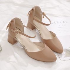 Product information: Lining material: other Toe holder shape: Pointed Color: apricot, creamy-white, Black Shoe Upper material: PU Size: 35,36,37,38,39,40,41 Wearing method: Buckle Sole material: rubber Style: European and American Packing list: High heels * 1 pairs Low Heel Dress Shoes, Womens Low Heels, Summer Elegant, Pump Types, Chunky High Heels, Elegant Shoes, Comfortable Heels, Slingback Pump, Mid Heel