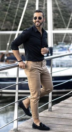 Khaki Jeans Outfit, Khaki Pants Outfit Men, Black Shirt Outfit Men, Black Long Sleeve Shirt Men, Khaki Pants Outfit, Khakis Outfit, Black Outfit Men, Mens Tops Fashion, Jeans Outfit Men