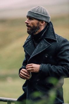 Rugged Outfit Men, Older Mens Winter Fashion, Mens Peacoat, World Explorer, Drinking Champagne, A Cabin In The Woods, British Style Men, Mens Rugged, Grandpa Style