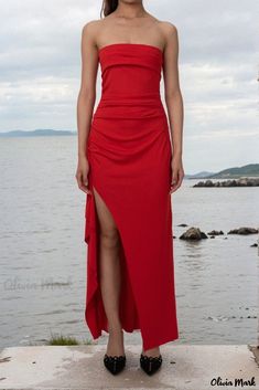 Oliviamark - Seductive Maxi Dress with Split Hem and Flared Silhouette Chic Red Ruched Maxi Dress, Red Ruched Maxi Dress For Gala, Red Fitted Sheath Maxi Dress, Red Sheath Maxi Dress For Evening, Fitted Red Sheath Maxi Dress, Red Bodycon Maxi Dress For Evening, Strapless Evening Gowns, Dress With Split, Stunning Outfits