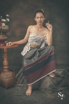 Traditional Thai Clothing, Thai Dress, Japanese Prints, Fashion Poses, Costume Design