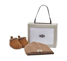 Shop the infants' Baby Tasman and UGG Beanie slipper shoe at ugg.com for FREE shipping on full-price orders! Crib Shoes Girl, Ugg Kids, Baby Uggs, Ugg Tasman, Kids Beanies, Kids Uggs, Baby Slippers, Crib Shoes, Shoe Gifts