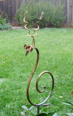 Copper snail garden sculpture by artist Catherine Murphy of Haw Creek Forge Size: Small Snail 9" Tall by 5" on 25" Display Rod $40.Large Snail 18" Tall by 8.5" on a 25" Display Rod $66. Haw Creek Forge is a small business with a big reputation for quality, originality and service. In our riverside studio in the mountains of North Carolina, a small group of talented artisans carefully craft each piece of our unique and whimsical garden art, continuing the tradition of handcrafted in America. We t Copper Garden Art, Copper Garden, Whimsical Garden Art, Lawn Art, Metal Yard Art, Copper Art, Metal Garden Art, Junk Art, Metal Art Sculpture