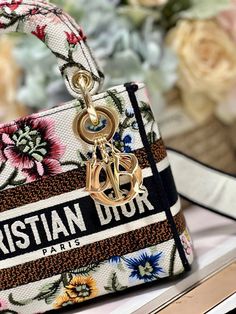 Charm - Dir Bags - 131 A+ Excellent Quality; Contact us if you've any questions in your mind. Luxury Experience, High Standards, New Handbags, Dior Bag, Evening Bags, Mini Bag, Contact Us, Wellness Design, Paper Bag