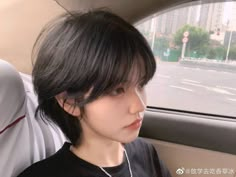 Korean Short Hair Tomboy, Korean Girl Tomboy Hair, Korean Wolfcut Short, Asian Girl Short Haircut, Girl Tomboy Hair, Tomboy Haircut Korean, Girl Short Hair Tomboy, Korean Tomboy Haircut, Ulzzang Girl Short Hair