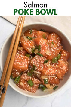 Salmon poke with onions and soy sauce in a bowl with chopsticks Shoyu Poke Recipe, Salmon Poke Bowl, Keto Fish, Poke Recipe, Poke Bowl Recipe, Keto Seafood, Salmon Poke, Hawaiian Dishes, Popular Appetizers