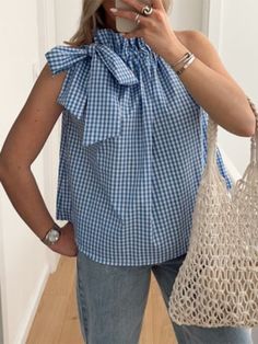 🌼 Style: Casual Tops👚 Neckline: High Neck with ruffle bowknot side - Halter👗 Sleeve type: Sleeveless🎨 Pattern: Plaid - gingham-tartan🌟 Fit: Regular fit👚 Material Composition: Polyester🌸 Season: Spring and Summer🌿 Fabric: No elasticity 📏 Size Chart (inch): S (US 4 / UK 8): Length 22", Bust 41" M (US 6 / UK 10): Length 22", Bust 43" L (US 8 / UK 12): Length 23", Bust 45" 📐 Size Chart (cm): S (US 4 / UK 8): Length 55cm, Bust 104cm M (US 6 / UK 10): Length 56cm, Bust 108cm L (US 8 / UK 12) Dirndl Outfit, Couture Top, Ruffle Collar Blouse, 1920s Flapper Dress, Plunge Dress, Stripe Fabric, Mini Robes, Pregnancy Maxi Dress, Weave Style