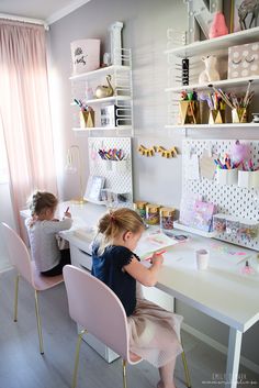 Shared Girls Room, Kids Bedroom Designs, Shared Room, Kid Desk, Kids Interior Room, Study Room Decor, Twins Room