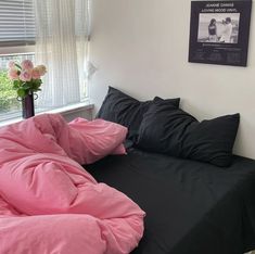 Pink bedroom black bed sheets Room Baddie, Studio Apartment Design Ideas, Bedroom Baddie, Wallpaper Baddie, Apartment Rooms, 2000 Aesthetic, Baddie Wallpaper, Baddie Apartment Ideas, Baddie Apartment