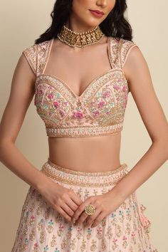 Sweetheart Blouse Saree, Zardosi Lehenga, Sweetheart Neckline Blouse, Blouse Designs For Saree, Lengha Blouse Designs, Sleeveless Blouse Designs, Zardozi Work, Latest Blouse Designs Pattern