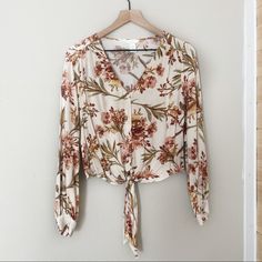 H&M Floral Button Down Tie Knot Blouse Nwot. Never Worn. Pics Show Any Sign Of Wear. Balloon Sleeves I Ship Monday-Thursday. Beige Button-up Blouse With Floral Print, Beige Floral Print Button-up Blouse, H&m Long Sleeve Floral Print Tops, Spring H&m Blouse With Button Closure, Chic Floral Print Blouse By H&m, H&m Spring Blouse With Button Closure, Chic H&m Blouse With Floral Print, H&m Button-up Blouse For Day Out, H&m Tops With Button Closure For Spring