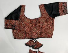 Beautiful HandBlock Printed Ajrakh readymade pure cotton blouse in classic black & red natural dyed combo with earthy brown Ajrakh motifs.  This deep back neckline, cotton Ajrakh earthy shade statement blouse/Indian croptop is very versatile, traditional & comfortable and can be effortlessly paired with your handloom cotton saris & maxi skirt lehengas for an elegant chic ethnic look. Accessorize with oxidised silver/ thread jewelry for a chic ethnic look. Blouse is padded & comes with fully back Ajrakh Motifs, Choli Blouse Design, Sleeveless Blouse Designs, Patch Work Blouse Designs, Lehenga Crop Top, Choli Blouse, Statement Blouse, Patch Work Blouse, Brocade Blouses