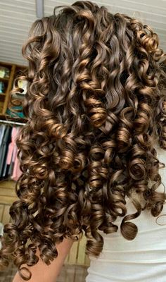 Curly Hair Summer Color, Highlights Curly, Hair Pics, Curly Hair Care Routine, Hairstyle Inspo, Hair Aesthetic