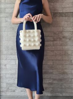 Shrimps bag Aesthetic tote bag for woman. Vintage pearl beaded white retro bag that will decorate your wedding day. Amazing wedding gift for bride. SIZE: *Height: 33 cm *Height without handles: 19 cm *Width: 16.5 cm *Lateral width: 10 cm *Handle drop: 14 cm *Weight: 750g ❗️OTHER COLORS❗️ *BLACK shrimps bag* https://vitakajewelry.etsy.com/listing/834204172 *PINK shrimps bag* https://vitakajewelry.etsy.com/listing/856019437 *CLEAR shrimps bag* https://vitakajewelry.etsy.com/listing/1254148624 🔥PROCESSING TIME 3-4 days MATERIAL: white acrylic pearl beads 8mm. LINING White satin🤎 The bag can be made with a LINING with a POCKET or without a lining. Choose VARIATIONS when you place an order☝ With every pearl bag you'll get jewelry GIFT  In addition to the gift, a hand-signed POSTCARD with a me Sister Wedding Gift, Wedding Tote Bag, Woman Aesthetic, Aesthetic Tote Bag, Bridesmaid Clutches, Wedding Tote, Luxury Clutch, Retro Bags, Gifts For Fiance