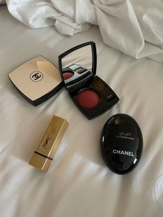 Essential Makeup, Make Up Tools, Chanel Beauty, Fancy Makeup, Chanel Makeup, Creative Eye Makeup, Luxury Makeup, Makeup Items, Love Always