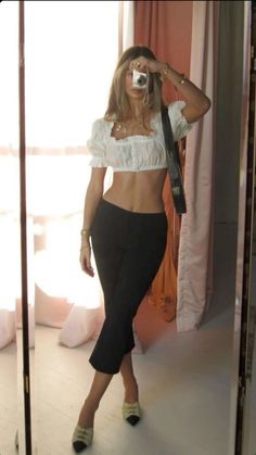 Sultry Style Outfit, Spring Outfit Ideas, Summer 2025, Swag Style, Fashion Mistakes, Mode Inspo, Crop Top Blouse, Looks Vintage