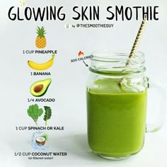 a green smoothie in a mason jar with instructions to make it