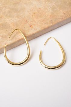 Gold threader hoop earrings go with everything! Elegant and lightweight enough for everyday wear. Dimensions: 1.5 x 1" (4 cm) Materials: Copper, 18k Gold Plating Ships in a branded jewelry pouch and box, perfect for gift giving! Gold Hoop Threader Earrings For Gift, Yellow Gold Teardrop Hoop Earrings For Everyday, Everyday Yellow Gold Teardrop Hoop Earrings, Gold Hoop Threader Earrings For Everyday, Gold Teardrop Hoop Earrings Minimalist Style, Everyday Gold Teardrop Hoop Earrings, Minimalist Gold Teardrop Hoop Earrings, Elegant Hoop Threader Earrings For Everyday, Elegant Everyday Hoop Threader Earrings